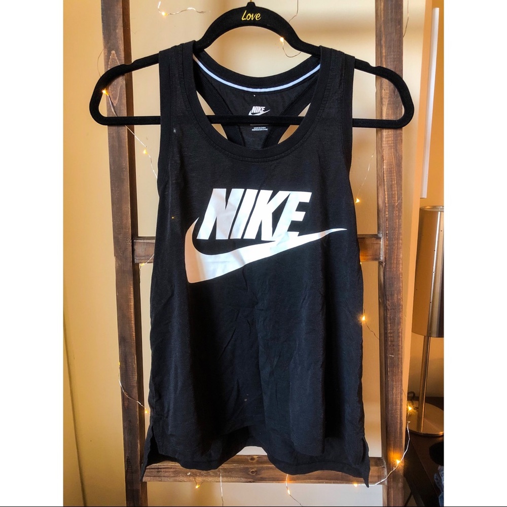 Black Nike racerback workout tank